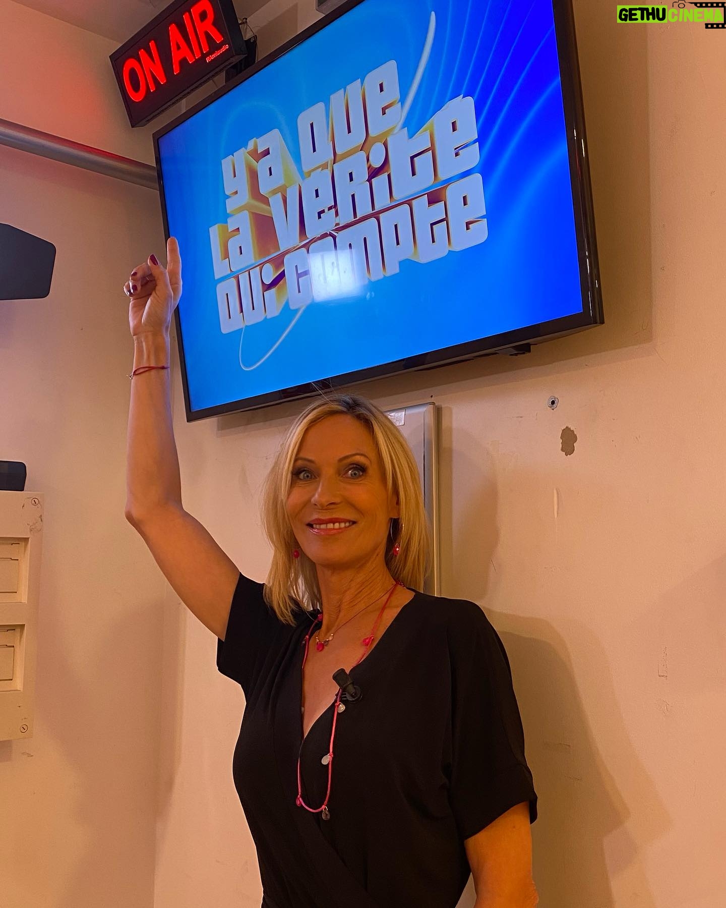 Rebecca Hampton - 3.6K Likes - En route vers de nouvelles aventures !
#20ans #tournage #retrouvailles #equipe @yaquelaveritequicompte_ #onair