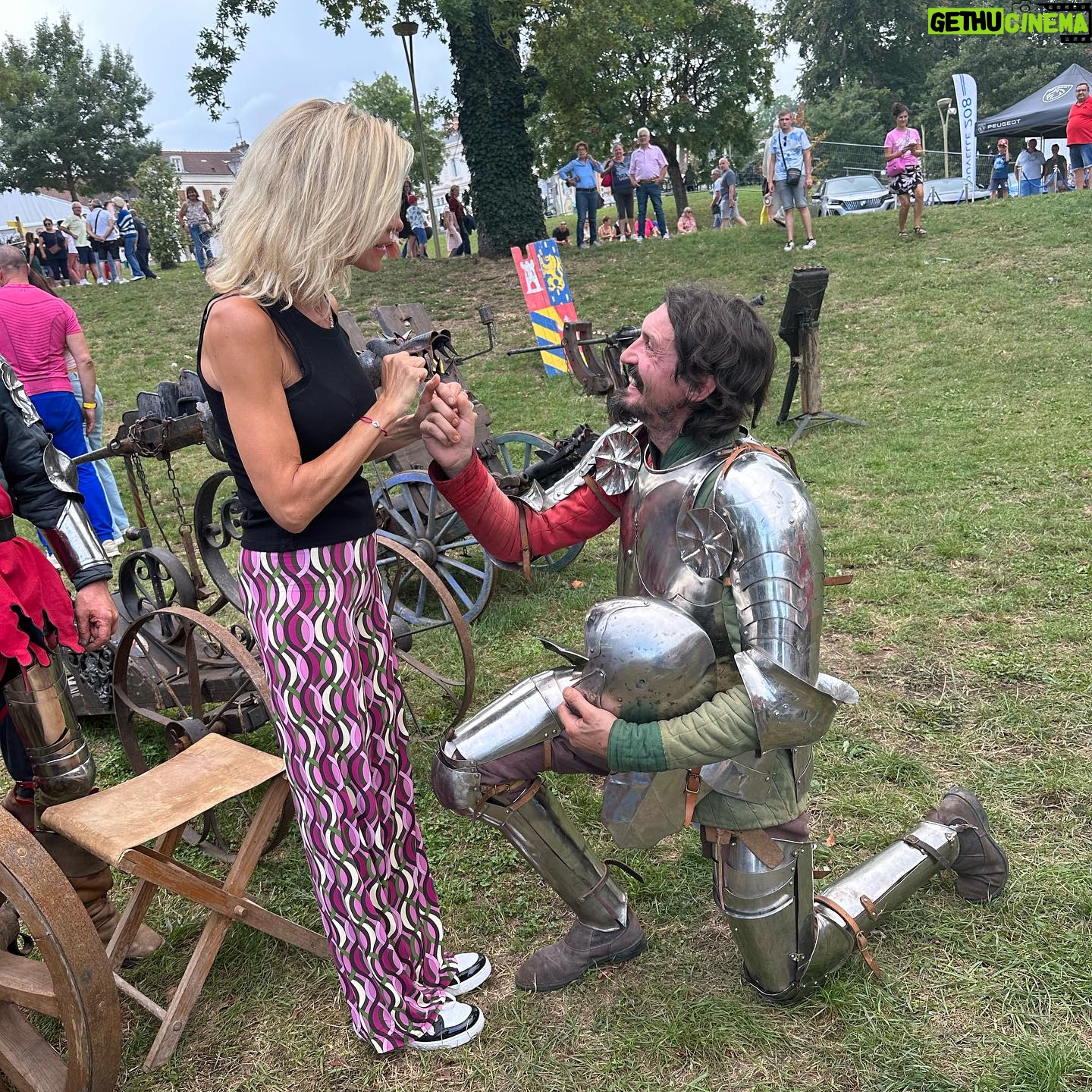 Rebecca Hampton - 863 Likes - Un saut dans le temps Ć la foire du Creusot!
#chevalier #troubadour #foire #lecreusot #medieval #amitiƩ