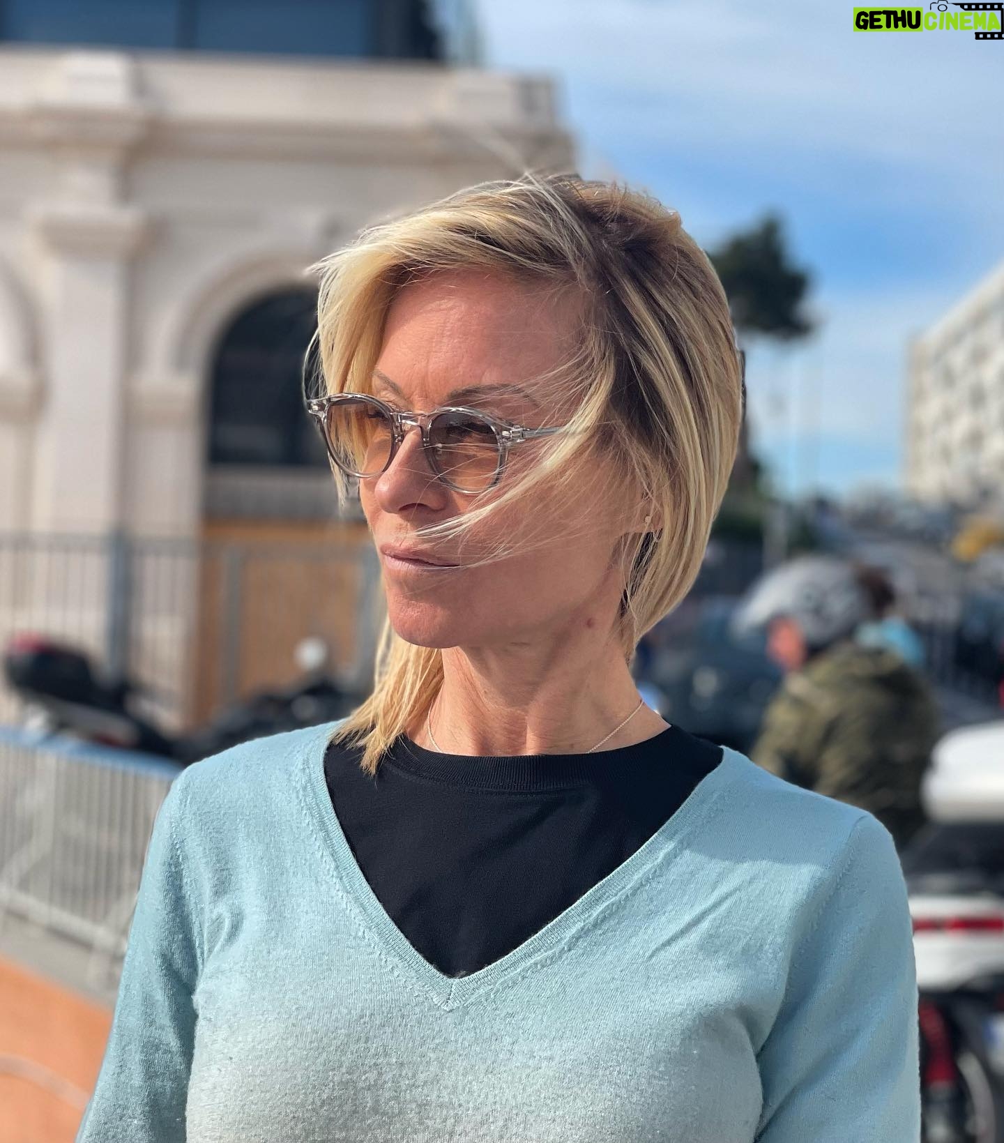 Rebecca Hampton - 1.2K Likes - Merci Ć mon Steph et Ć toute son Ć©quipe ā¦
PrĆŖte Ć attaquer ce 1/2 siĆØcle š¤Ŗ
@le_studio_coloriste #coiffeur #coupe #hair #blonde #cut #sun #wind