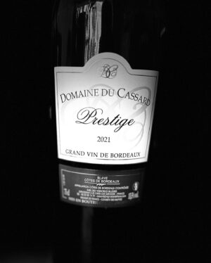 Rebecca Hampton Instagram - Merci à mon Eric, pour ces merveilleuses bouteilles de ce délicieux vin!
De quoi boire toute la 51eme année 😜❤️
@ericbillieres @domaine_du_cassard #pourlemeilleuretpourlepire #vin #bordeaux #prestige #etiquette #theatre #birthday #happy #love