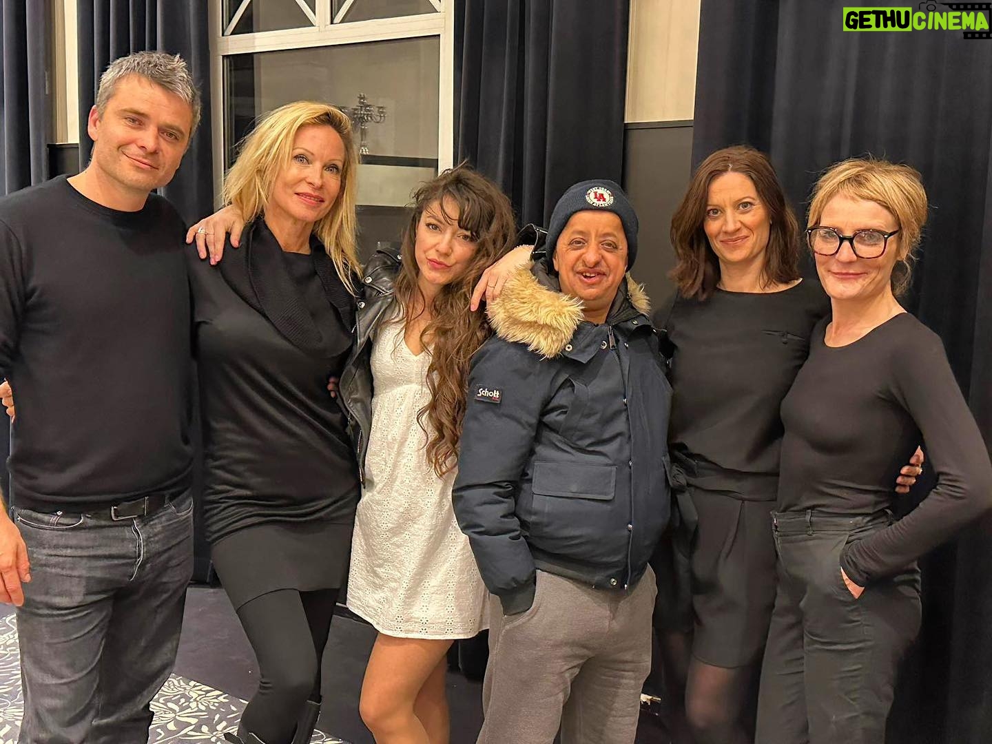 Rebecca Hampton - 1.3K Likes - Cāest tellement un plaisir de jouer cette piĆØce tous ensemble!
Pour le meilleur et pour le pire
@jean.franco.714 @guillaumelanie @lesluciolesprod_officiel @les_lucioles_productions @flosavignat @audweyg @booder_officiel @amellrob @hoffthomass .#theatre #bonheur #goodvibes #happy #public