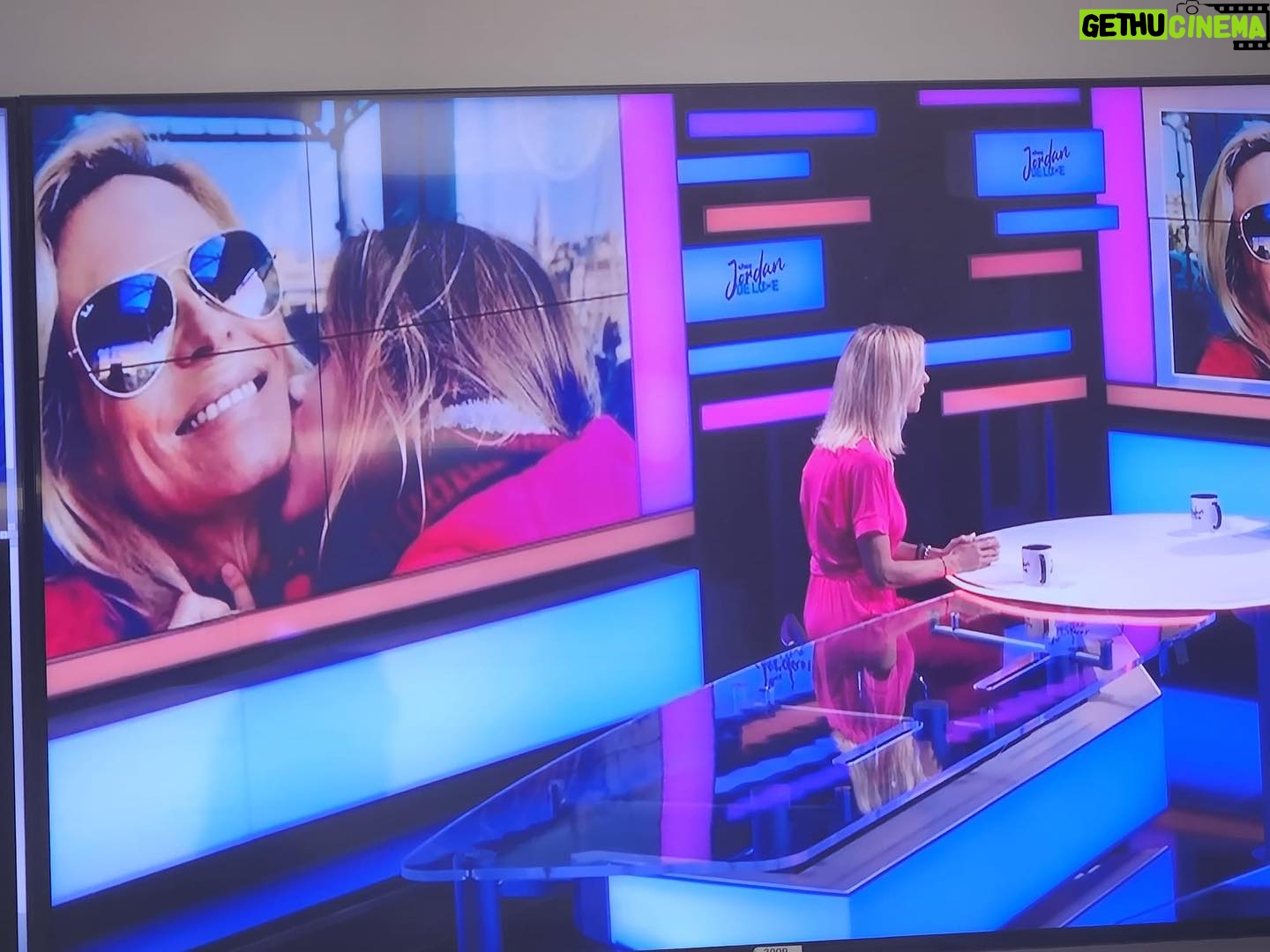 Rebecca Hampton - 761 Likes - Merci pour ce joli moment partagƩ!
@jordandeluxe #confidence #amitiƩ #television @c8lachaine @canalplus #merci