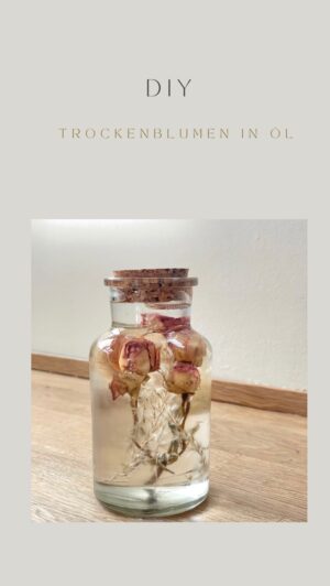 Rebecca Lina Instagram - So eine schöne einfache Art Trockenblumen ganz anders im Szene zu setzen! 
Ein Apothekenglas 
Trockenblumen 
Durchsichtiges Babyöl ( eines von denen dien man nie für die Kinder nutzen würde, weil fast nicht natürliches drin ist ) 
Ich finde es sooo schön und beruhigend anzusehen ! Liebe es !