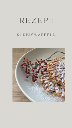 Rebecca Lina Instagram - Also ! Kürbis Waffeln - so eine gute Idee !!!
Hier kommt mein Rezept! Ich habe es namlich zu erst aufgeschrieben, dann gebacken, für gut befunden und kann es jetzt mit euch teilen! Dafür klopfe ich ich mir mal selber auf die Schulter! Nachmachen absolut erwünscht - da es himmlisch lecker ist.
Hokkaido Kürbis kleinschneiden und mit etwas Wasser weich köcheln. Ich habe zwei Nelken , 3 Kardamom - Vanille, Zimt etwas braunen Zucker und Tonkabohne mitgekocht - Kardamom und Nelken habe ich vor dem pürieren wieder rausgesucht!! Das ist wichtig.
Waffel Rezept
125 g Butter
80g brauner Zucker
2 Eier
250g Mehl
3 große Löffel Kürbispüree
Etwas Milch bei Bedarf
Eine Prise Salz , Zimt nach Geschmack (1/4 Teelöffel) und 1/2 Löffel Backpulver
Eier und Zucker schaumig schlagen , Butter unterrühren, Mehl hinzugeben - Kürbis unterheben und ab ins Waffeleisen.
Kürbiswaffeln sind ab heute meine Lieblingswaffeln !
Den Rest des Püree habe ich übrigens eingefroren fürs nächste mal.
Alles Liebe, Rebecca