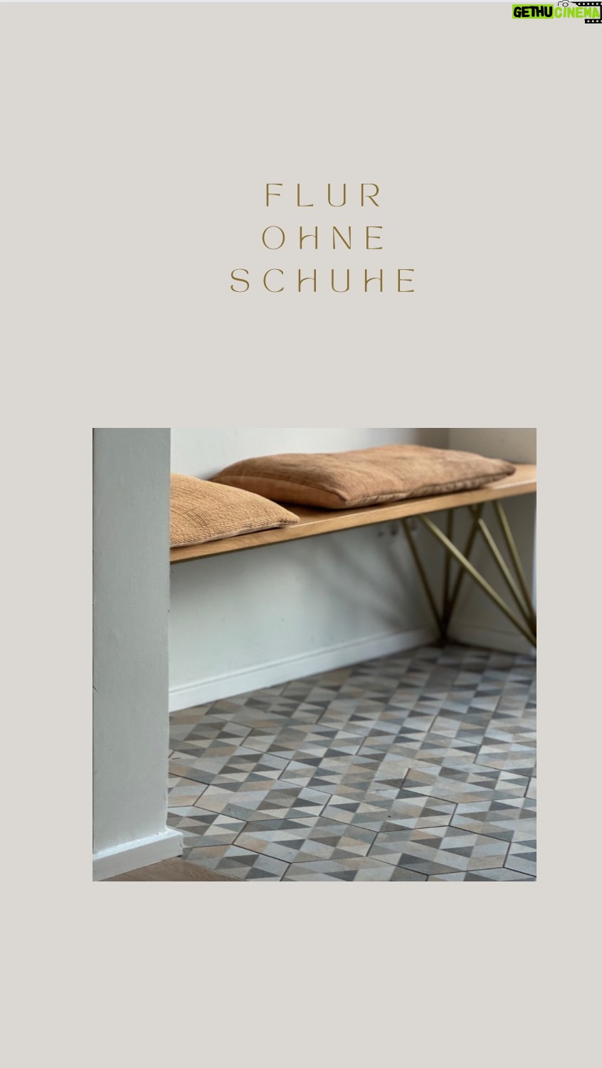 Rebecca Lina - 784 Likes - Ein Flur ohne Schuhe ! Mein Traum, denn es stört mein Auge so so sehr!
Unsere Lösung - ein Schuhregal hinter der Tür - dort werden jetzt immer Straßenschuhe gegen Hausschuhe getauscht - ich bin glücklich ! Es kann so einfach sein!