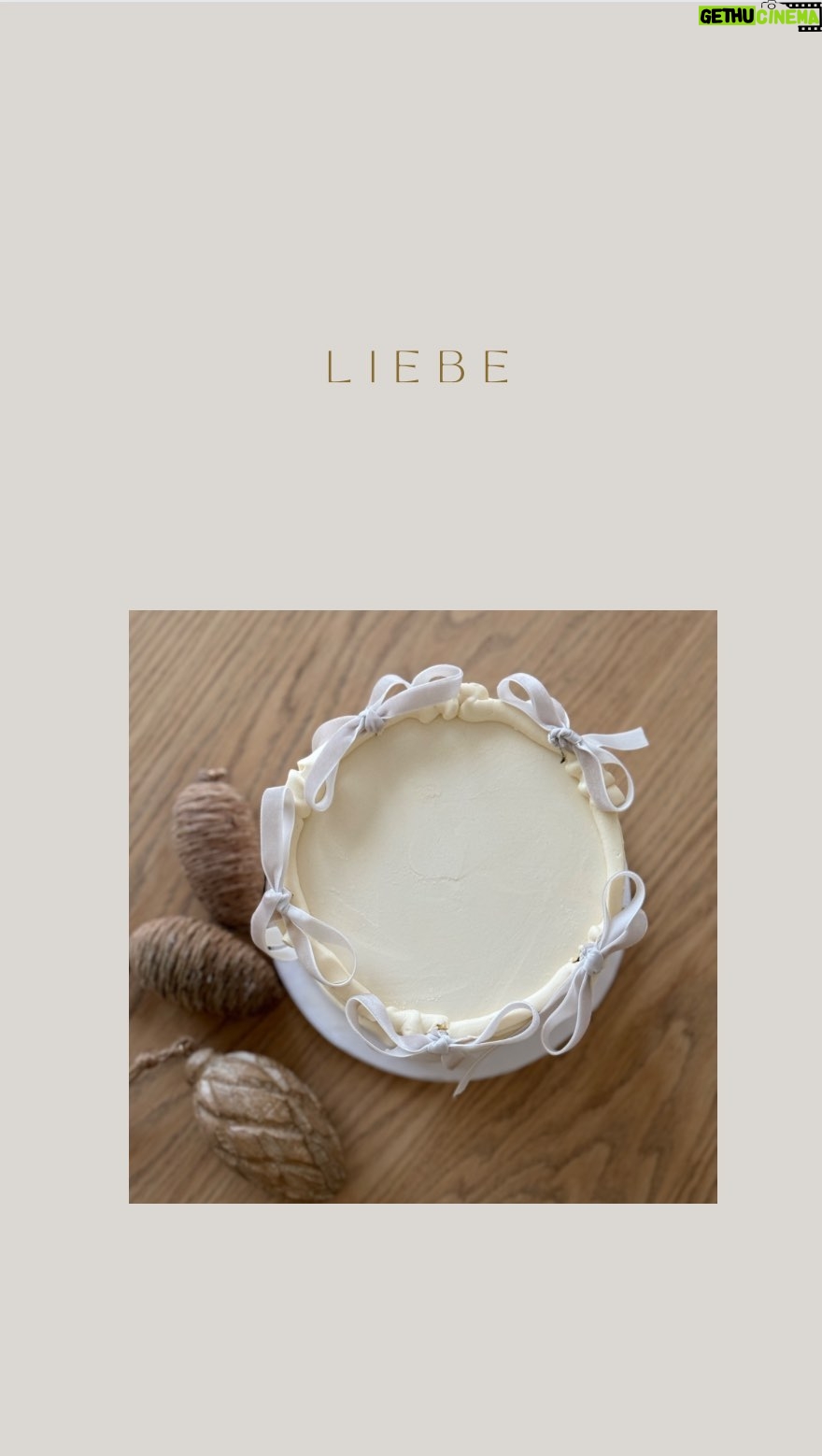 Rebecca Lina - 522 Likes - So viel Liebe
____________
Der Stille lauschen - ich hoffe ihr habt eine schöne ruhige Zeit - und kommt zur Ruhe.
Dieser Kuchen war übrigens so köstlich! Gebrannte Mandel mit Tonka - wolkig warme Liebe für die inneren Prozesse. Gefunden bei @suesseflora ! Danke für diese wunderschöne Kreation🌿