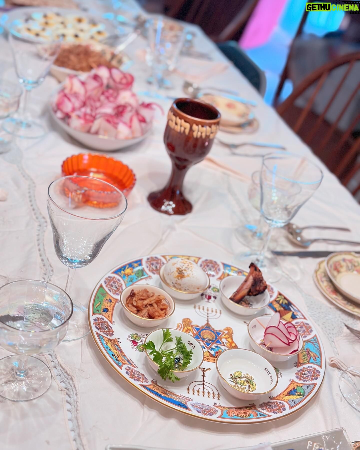 Rebecca Metz - 146 Likes - Passover 2024
1 - Quenelle lesson from Dad, forever upping his gefilte game
2 - let all who are hungry come and eat
3 - then let these three do approx. one thousand dishes
4 - bestie afterparty @thejester_nj