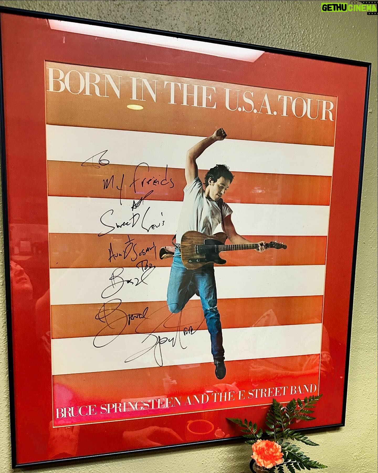 Rebecca Metz - 57 Likes - Hometown breakfast, kiss the ring. #home #family #passover @springsteen