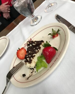 Rebecca Metz Instagram - #onthisday in 2017, #betterthingsfx messed around at @mussoandfrankgrill

#cheesecakeismyjob