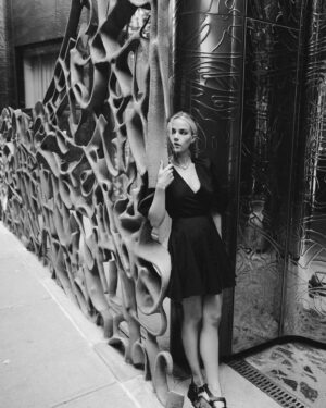 Rebecca Rittenhouse Instagram - Some moments with @roseandivyjournal 🌹Shot by @thealexandraarnold makeup @tyronmachhausen hair @djquintero