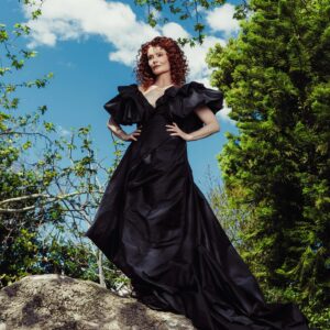 Rebecca Wisocky Instagram - Thank you to @countrylivingmag & @terri_robertson2022 for the lively chat about @ghostscbs #YorkPA #Dogs #Trees #Neighbors & #Corsets 😂🥰 

📷: @selashiloni 
Hair: @richardnormangrant 
MU: @lexwmakeup 
Styling: @mickeyboooom 
Doggos: #adoptdontshop 
💓 @hitlivingfoundation @santuario.sasfapr 💓