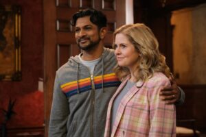 Rebecca Wisocky Instagram - Thanks for watching @ghostscbs tonight friends!
‘He Sees Dead People’ was written by @tbernstein 
directed by @petechatmon and guest stars the fabulous @johnlhartman @sillsla @bigpunam @andrewleeds & @betsysodaro (the one-liner hit woman!) Special thanks to @carmen.alie093 for creating such a beautiful flashback look for Hetty and to @jscarabin & @gillianbruce_1 for their valiant efforts to turn me youngish!
#ghostscbs 👻💓👻