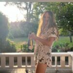 Rebecca Breeds Instagram - Golden hour 🍾🦘🌼