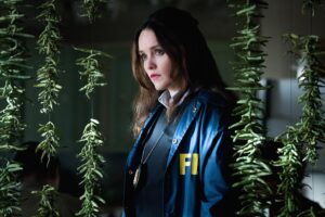 Rebecca Breeds Instagram - Only one more night until we swap Fava beans for String Beans on episode 2 of @claricecbs