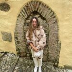 Rebecca Breeds Instagram - Hobbit sized.