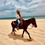 Rebecca Gayheart Instagram – ¡Bajo el sol con mis amigos! ☀️🇲🇽 #cabo #springbreak #beehive