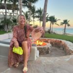 Rebecca Gayheart Instagram – ¡Bajo el sol con mis amigos! ☀️🇲🇽 #cabo #springbreak #beehive