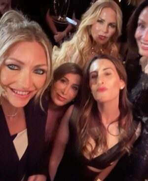 Rebecca Gayheart Instagram - About last night 🖤🤍🖤 @charlespfinch @chanelofficial @bevhillshotel . #oscars2024 #fashion #film #friends
