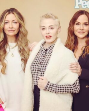 Rebecca Gayheart Instagram - The band is back together 💗. @rosemcgowan @juliebenzmft @people #jawbreaker #90’s #allgrownup