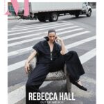 Rebecca Hall Instagram - ISSUE 11 - REBECCA HALL Desde actuar en éxitos de taquilla hasta dirigir, pintar y producir, Rebecca Hall es una voz creativa que desafía expectativas y convenciones. Hall está redefiniendo el concepto de artista, abriendo caminos fuera de lo ordinario. Lee el articulo completo en link en bio. #rebeccahall usando total look @dior Talento: @rebeccahall Editora en jefe/ stylist:@sarahgorereeves Dirección creativa:@ashleysargentprice Fotografía: @colienarentmeester Digital Tech: Christopher Glover Stylist de props: @hellojerryschwartz Pelo: @benskervin Maquillaje: @marywilesmakeup Manicurista: @nailnori Producción: @amandacrayons Coordinación de producción: Hailey Campbell Asistente de fotografía: @lucasharwinnye Asistentes de styling: @danzpda @douglashenrylewis #Issue11 #fashion #Milenio #Moda #RebeccaHall #Dior