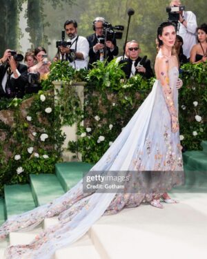 Rebecca Hall Instagram - And then somehow it all comes together….
.
.
.
Bravo and thank you @samaddington @benskervin @bailey.moon @djmitchmoon @daniellefrankelstudio - we pulled this look together in four days and it’s positively one of my faves. #metgala #metgala2024