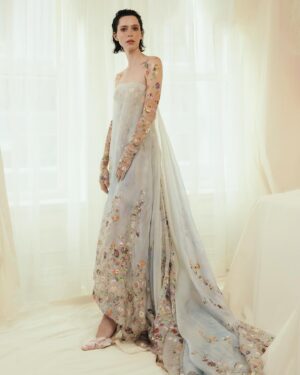 Rebecca Hall Instagram - what a night #metgala THANK YOU Anna @voguemagazine for inviting me and all the miracle workers that brought Ophelia out of the lake and sent her off to the ball…

@daniellefrankelstudio
Photos @sumustecaplioglu 
Makeup @samaddington 
Hair @benskervin 
Body paint @djmitchmoon