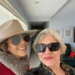 Rebecca Jones Instagram - COMO EL LEGENDARIO COCKTAIL “VUELVE A LA VIDA” , ASÍ SON LOS VERDADEROS AMIGOS: DELICIOSOS Y REVITALIZANTES, MI FAMILIA ELEGIDA. Con unos kilitos de menos pero con exceso de amor y muchas ganas de vivir y volver a las andadas, deseo para todos un muy feliz y vital 2023!!!!