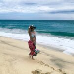 Rebecca Jones Instagram - De nuevo frente al Pacifico, que de pacífico no tiene nada ♥️ 🌊 #surfersparadise #loscabos