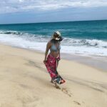 Rebecca Jones Instagram - De nuevo frente al Pacifico, que de pacífico no tiene nada ♥️ 🌊 #surfersparadise #loscabos