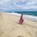 Rebecca Jones Instagram - De nuevo frente al Pacifico, que de pacífico no tiene nada ♥️ 🌊 #surfersparadise #loscabos