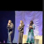 Rebecca Jones Instagram - Este reel dedicado a mis adorables y entrañables compañeras de aventuras teatrales @annaciocchetti e @issabelacamil Ah qué gira más loca, movida y divertida !♥️⭐️ BUSCO AL HOMBRE DE MI VIDA, MARIDO YA TUVE / GIRA JULIO 2022 🎭🤩