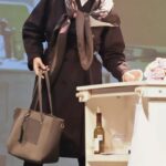 Rebecca Jones Instagram - Mi más reciente obra de teatro adaptada, dirigida y actuada por mi y producida por mi amigo @ruben_lara_ donde interpreto 12 personajes, siendo la protagonista Shirley Valentín, una mujer que vive una soledad acompañada y que descubre que es precisamente a través de la soledad que uno puede encontrar el tesoro más valioso que puede tener un ser humano: el amor propio. Espero pronto reponerla pues la pandemia nos la trunco y deseo llevarla a toda la República Mexicana y allende las fronteras, Latinoamerica y La Unión Americana. “Una Mujer Extraordinaria Atrapada En Una Vida Ordinaria” de lo más divertido y hermoso que he hecho en mi carrera teatral. Quien de mis amigos en esta red la vió? #14defebrero #mesdelamor #amorpropio #amor