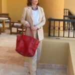 Rebecca Jones Instagram - LUCÍA ALARCON VIUDA DE NORIEGA. De esos personajes que son un regalo en el noble oficio que ejerzo: entretenerlos a ustedes, mi público que adoro♥️ En sus pantallas este próximo 24 de Octubre por Televisa Univisión. #cabo @elgueromex @televisa @canalestrellas @univision 📸 @karlairabien17