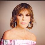 Rebecca Jones Instagram - Gracias a todo el público de #usa #estadosunidos que están viendo #cabo Espero la estén disfrutando enormemente, como yo disfruté haciéndola. Lucía Noriega es uno de los personajes más ricos y agradables que me ha tocado interpretar. Por otra parte, invito al público de #latinoamerica a que no se pierdan el estreno de @cabotelenovela este 6 de febrero, les aseguro que les va a encantar esta historia llena de amor, pasión y traición por @canalestrellas @elgueromex #guatemala 10:35 pm #costarica 10:35 pm #venezuela 12:35 am #argentina 1:35 am 6 DE FEBRERO 2023