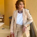 Rebecca Jones Instagram - LUCÍA ALARCON VIUDA DE NORIEGA. De esos personajes que son un regalo en el noble oficio que ejerzo: entretenerlos a ustedes, mi público que adoro♥️ En sus pantallas este próximo 24 de Octubre por Televisa Univisión. #cabo @elgueromex @televisa @canalestrellas @univision 📸 @karlairabien17