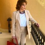 Rebecca Jones Instagram - LUCÍA ALARCON VIUDA DE NORIEGA. De esos personajes que son un regalo en el noble oficio que ejerzo: entretenerlos a ustedes, mi público que adoro♥️ En sus pantallas este próximo 24 de Octubre por Televisa Univisión. #cabo @elgueromex @televisa @canalestrellas @univision 📸 @karlairabien17