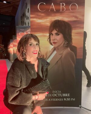 Rebecca Jones Instagram - HOY!!!!! NO SE PIERDAN EL GRAN ESTRENO DE CABO, QUE HEMOS HECHO CON TANTO CARIÑO PARA USTEDES!!! LES VA A ENCANTAR♥️♥️♥️♥️ Gracias @elgueromex por este increíble proyecto y gracias a todo tu fantástico equipo de producción 😍  @cabotelenovela #porlasestrellas