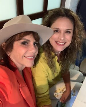 Rebecca Jones Instagram - Ayer fue un día de risas y celebración con amigos muy pero muy queridos, en el cumple de nuestro @bernardonajera excelente director de fotografía y compañero entrañable. Gracias Bernie por este fieston divertido y comida exquisita ♥️

@marcontrerasof @rafaelinclan @marciacoutino @feznoriega
