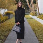 Rebecca Lim Instagram – Big hugs to you 🩵🤍💙 @ferragamo 

#FerragamoHugBag #FerragamoFW23