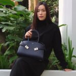 Rebecca Lim Instagram – Big hugs to you 🩵🤍💙 @ferragamo 

#FerragamoHugBag #FerragamoFW23
