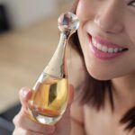 Rebecca Lim Instagram – Transitioning through new chapters of my life with this precious gold treasure that celebrates the beauty of flowers 🤍 L’Or de J’adore 🤍🌼🤍

@diorbeauty @diorbeautylovers #JadoreDior #FlowersAreGold