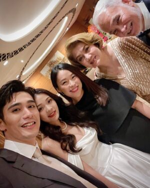 Rebecca Lim Instagram - 朱家有喜事！Congratulations dear @joelchoozw and Jiayuan 🤵🏻🤍👰🏻‍♀️ 也恭喜亲爱的 @choohouren 大哥！What a lovely wedding! 🤍

#JoelandJiayuansuperawesomeweddingsnowyisacutedog