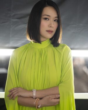 Rebecca Lim Instagram - I’ll admit I was feeling nervous while getting ready for TV’s biggest night just 2.5 months after giving birth. But I am grateful to my team for helping me feel my best despite my insecurities. As they say, no matter how you feel, dress up, show up, and never give up 🤍 It’s good to be back 🫶🏻💪🏻🫶🏻

Makeup @shaunleelee 
Hair @dexterng 
Stylist @samonggg 
Gown @gucci 
Timepiece @longines
Jewellery @bulgari 
Photographer @josedanielretrato