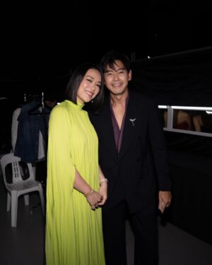 Rebecca Lim Instagram - I’ll admit I was feeling nervous while getting ready for TV’s biggest night just 2.5 months after giving birth. But I am grateful to my team for helping me feel my best despite my insecurities. As they say, no matter how you feel, dress up, show up, and never give up 🤍 It’s good to be back 🫶🏻💪🏻🫶🏻

Makeup @shaunleelee 
Hair @dexterng 
Stylist @samonggg 
Gown @gucci 
Timepiece @longines
Jewellery @bulgari 
Photographer @josedanielretrato