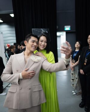 Rebecca Lim Instagram - I’ll admit I was feeling nervous while getting ready for TV’s biggest night just 2.5 months after giving birth. But I am grateful to my team for helping me feel my best despite my insecurities. As they say, no matter how you feel, dress up, show up, and never give up 🤍 It’s good to be back 🫶🏻💪🏻🫶🏻

Makeup @shaunleelee 
Hair @dexterng 
Stylist @samonggg 
Gown @gucci 
Timepiece @longines
Jewellery @bulgari 
Photographer @josedanielretrato