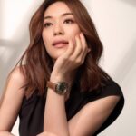 Rebecca Lim Instagram - Time is a strange thing. It moves so quickly yet slowly at the same time. Anyone else agrees? 😊 Most importantly let’s treasure the moments we have 🤍 Love this @longines Spirit Zulu 🤍 It’s the perfect balance of masculinity and elegance topped with a timely reminder of the #LonginesSpirit 🤍 #EleganceisanAttitude #ThePioneerSpiritLivesOn #PionneringTimeZones