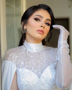 Reem Ahmed Instagram - 🤍White is pure and simple and matches with everything. Christian Dior #makeupartist 💄@nooraudii #fashiondesigner 👗 @salyomar #hairstylist 💇🏻‍♀️@mohamedib