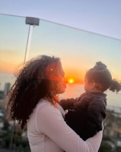 Reem Ahmed Instagram - كل سنة وأنتى طيبة يا روح قلب ماما 🥰♥️ اللهم إنك وهبت لي ابنتي من غير حول مني ولا قوة فحفظها بحفظك بلا حول مني ولاقوة اللهم أحفظها من أي مكروه يصيبها ومن كل شرٍ وضرر اللهم أحفظها من الأسقام والأمراض اللهم لا تجعل ابتلائي فيها اللهم انى استودعتك ابنتى فاحفظها بعينك التى لا تنام 🤲♥️