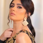 Reem Ahmed Instagram - “Whatever you are, be a good one.” #fashiondesigner @salyomar #makeupartist @nooraudii #hairstylist @mohamed.abdallah.hairstylist #photographer @minageorgephotography