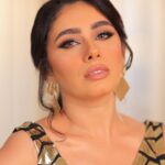 Reem Ahmed Instagram - “Whatever you are, be a good one.” #fashiondesigner @salyomar #makeupartist @nooraudii #hairstylist @mohamed.abdallah.hairstylist #photographer @minageorgephotography